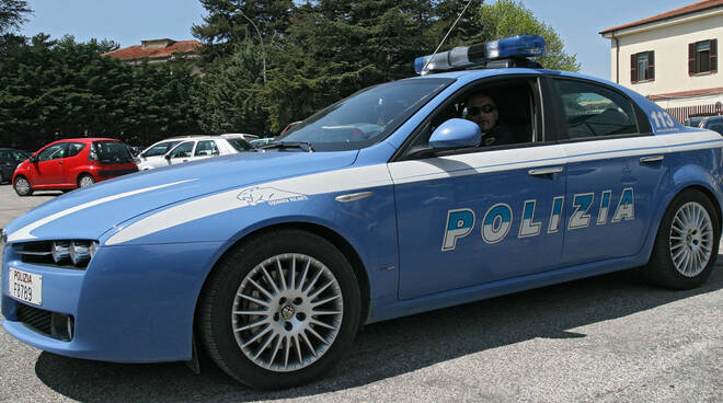 polizia-volante-furto.jpg