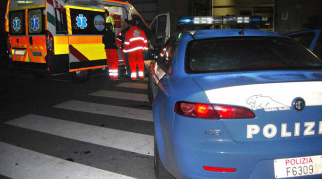 ambulanza-polizia-notte-2.jpg