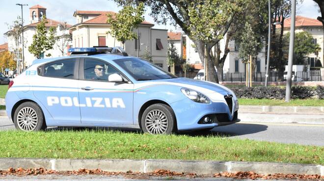 polizia lucca