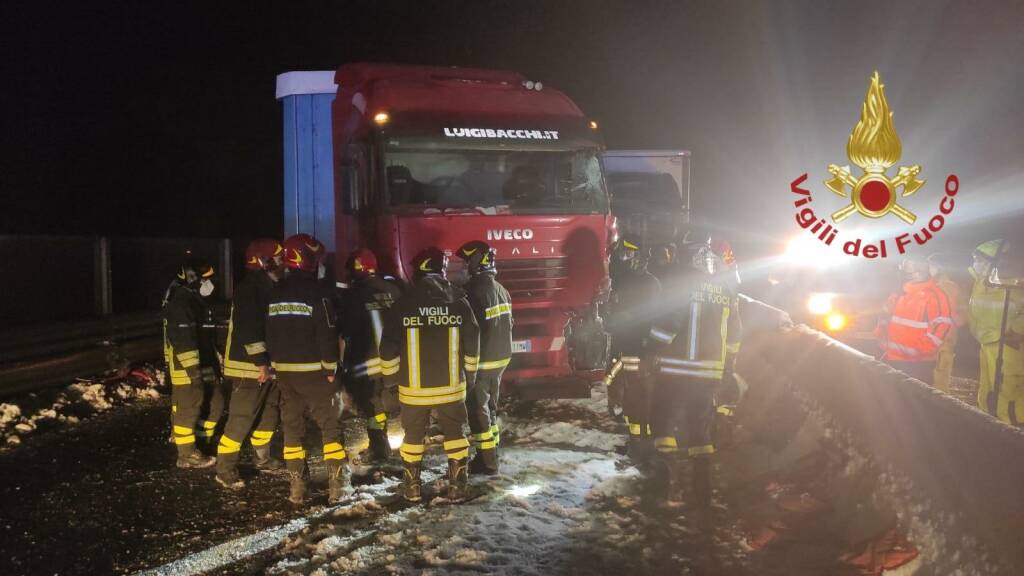 Incendi e incidenti superlavoro per i vigili del fuoco di Arezzo