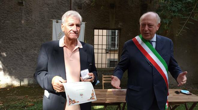 consegna medaglia al fratello del tenente giuseppe martinelli