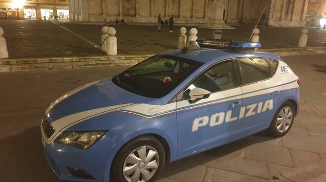 polizia notte lucca piazza san michele