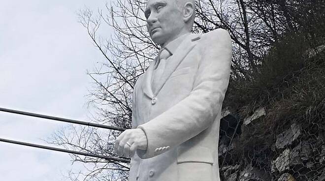 Statua Putin a Vagli 