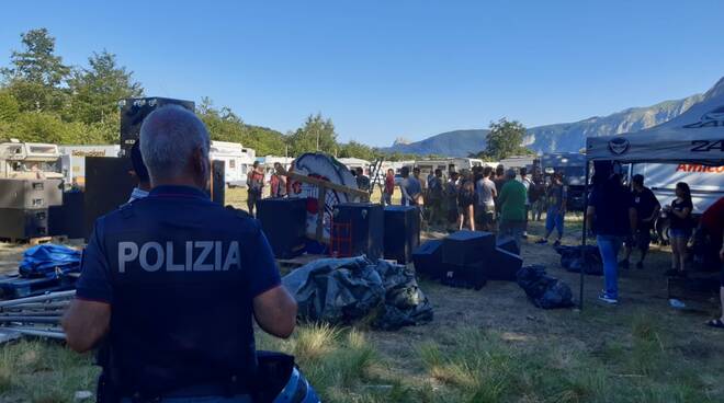 Rave party in Garfagnana con 200 persone, scattato lo sgombero