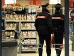 carabinieri supermercato 