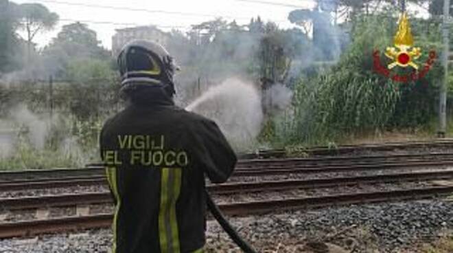 incendio sui binari 