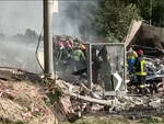 Esplosione in una palazzina: tre persone sotto le macerie