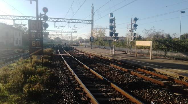 linea ferroviaria lucca pisa cadavere