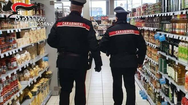 carabinieri supermercato