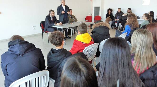 Antonio Mazzeo incontra le scuole a ponte a egola