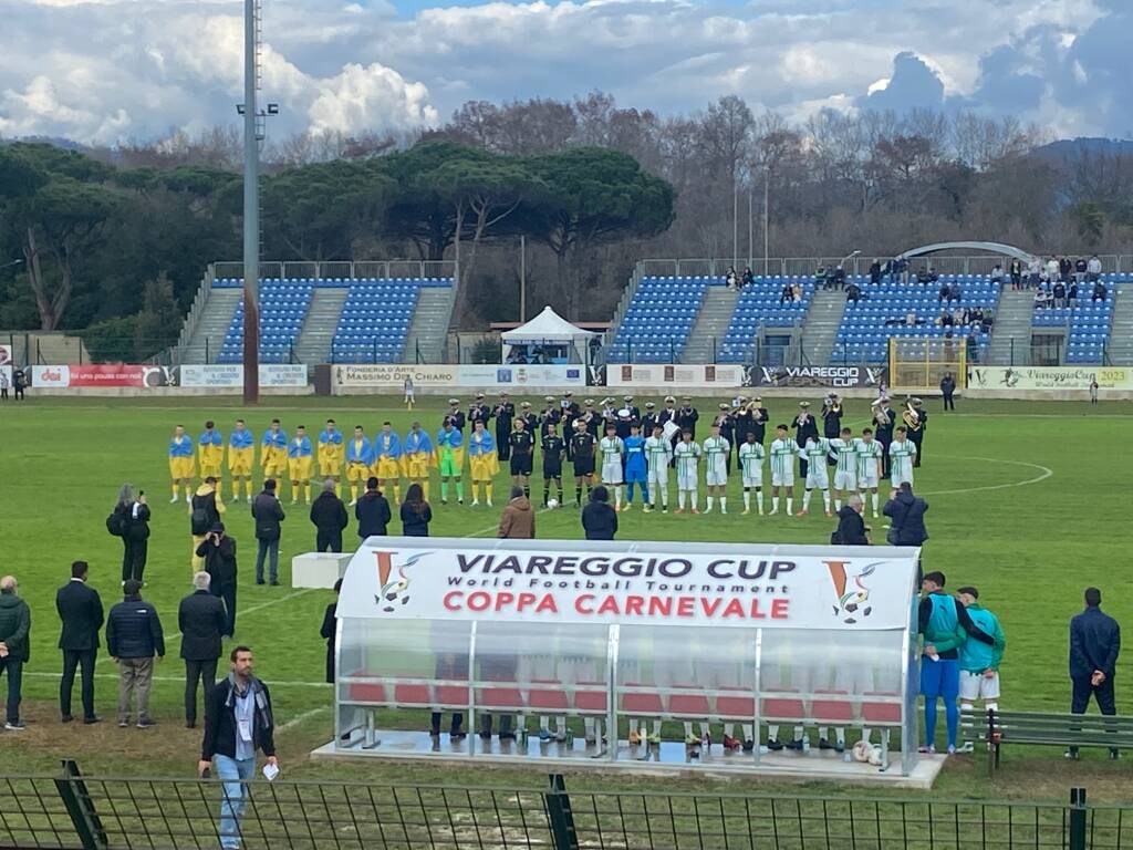 Calcio, un messaggio di pace dal Torneo di Viareggio - intoscana