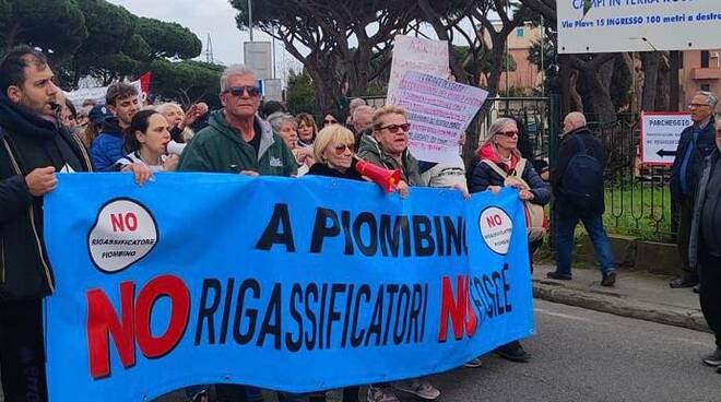 protesta rigassificatore piombino 