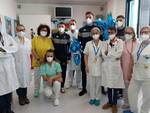 calciatori empoli donano uova di pasqua all'ospedale