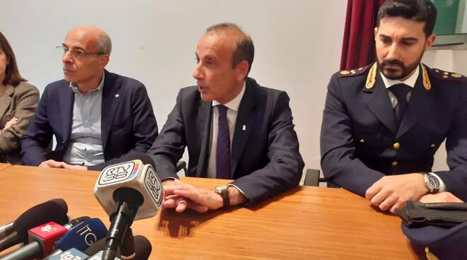 conferenza stampa questura di Pisa aggressione psichiatra