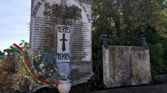 lapidi Caduti Guerra Mondiale, piazza Panattoni, Staffoli