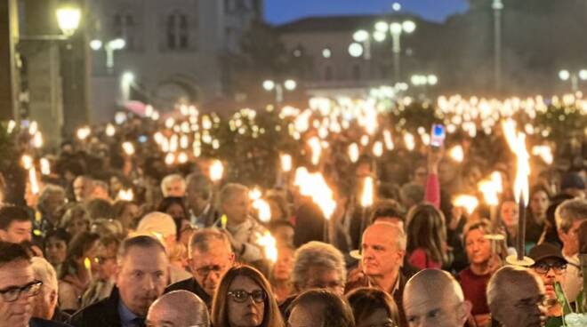 fiaccolata per barbara capovani foto sindaco Conti