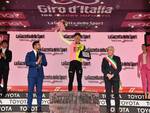 Il Giro d'Italia attraversa la Garfagnana e la Valle: tanti in strada per la carovana rosa