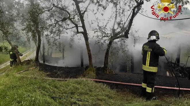 incendio di rimessa a san lorenzo di moriano