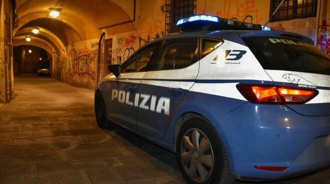 polizia pisa notte