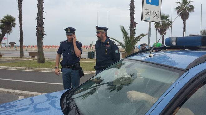 Polizia lungomare Viareggio foto di Letizia Tassinari 