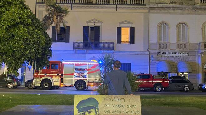 incendio  viareggio lungomare