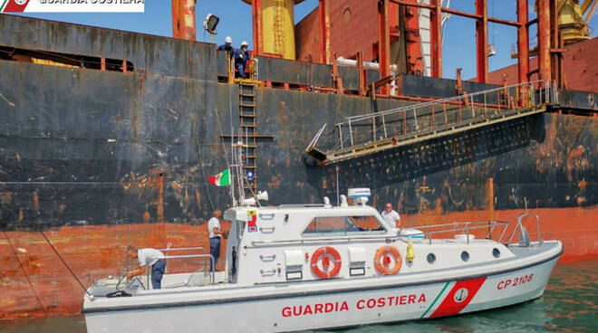 nave panamense fermo porto piombino 