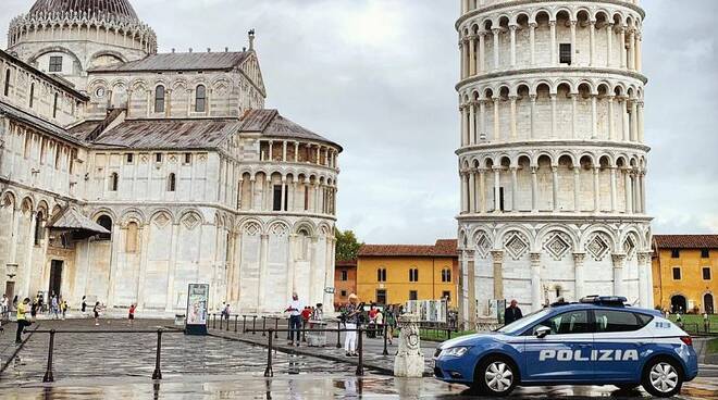 polizia torre di pisa