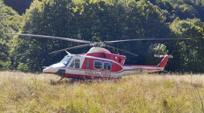 vigili del fuoco montagna elicottero drago per archivio