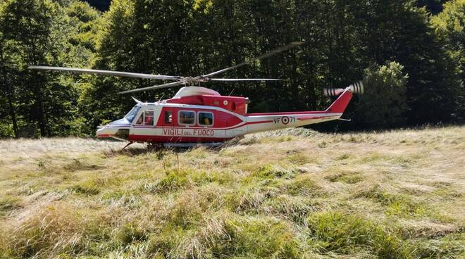 vigili del fuoco montagna elicottero drago per archivio