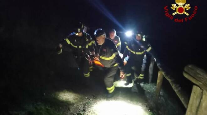 Cede il terreno sotto la panchina e fa un volo di 80 metri - Luccaindiretta