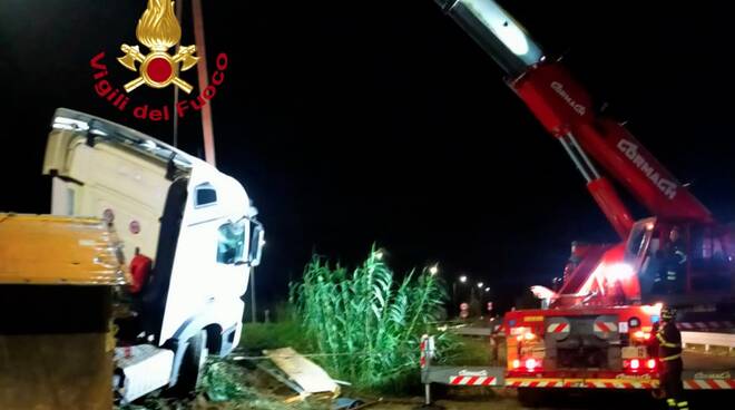 camion ribaltato castelfiorentino