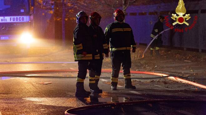 vigili del fuoco incendio notte