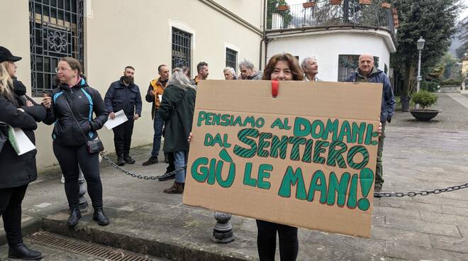 protesta strada Orrido di Botri Bagni di Lucca