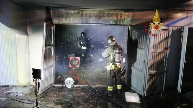 incendio garage scarlino 