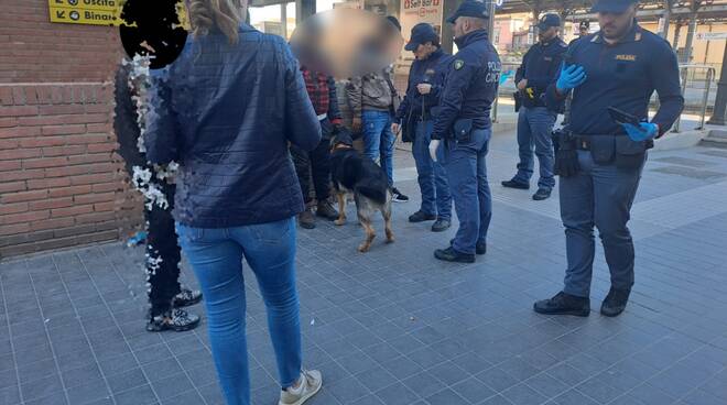 blitz antidroga alla stazione di lucca polizia