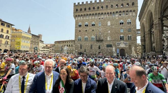 tour de france cerimonia a firenze