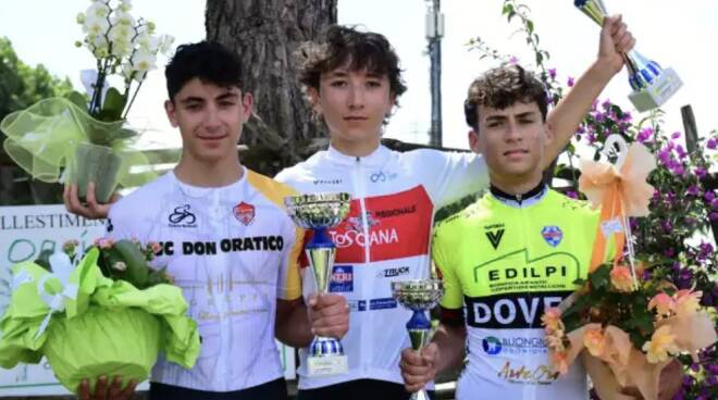 I due podi nel campionato regionale esordienti di ciclismo a Cenaia con Iacopi e Menici vincitori