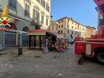 Il sottotetto si stacca a precipita al suolo: paura in piazza Sant'Ambrogio