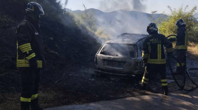 incendio auto renaio