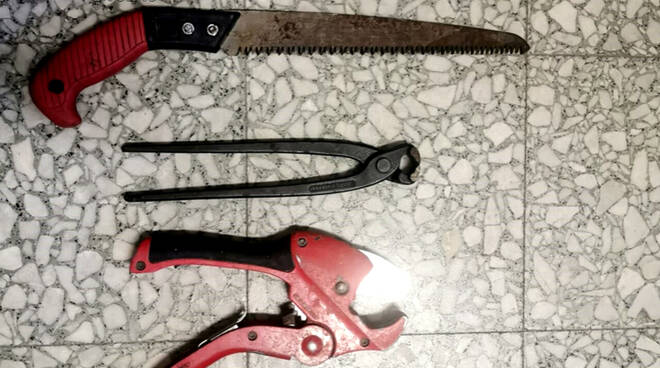 coltello attrezzi da scasso carabinieri cecina