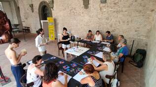 Il workshop con Mayumi Fukuda per realizzare gioielli di carta con la tecnica dell'origami