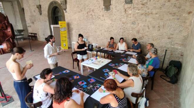 Il workshop con Mayumi Fukuda per realizzare gioielli di carta con la tecnica dell'origami