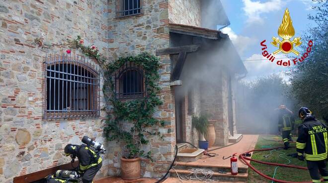 incendio a bargecchia vigili del fuoco