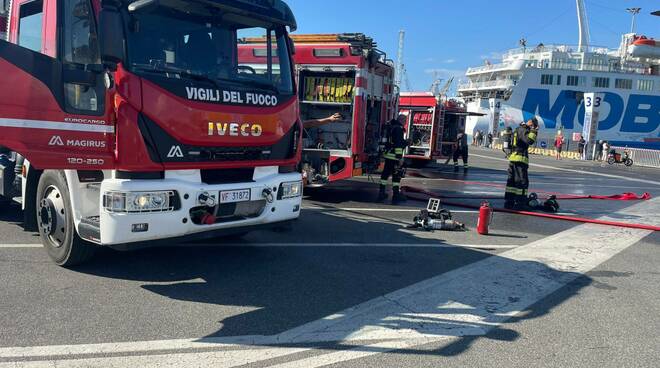 principio di incendio sala macchine Piombino traghetto