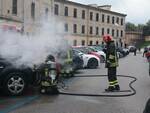 auto in sosta incendio piazzale Verdi