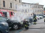 auto in sosta incendio piazzale Verdi