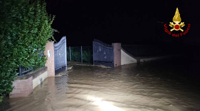 Bimbo di 5 mesi e la nonna dispersi per la piena del torrente 