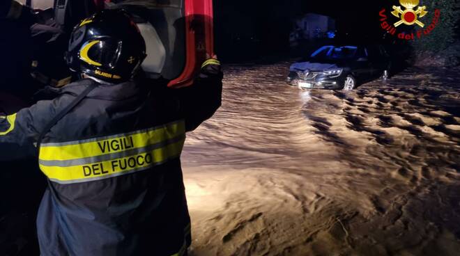 Bimbo di 5 mesi e la nonna dispersi per la piena del torrente 