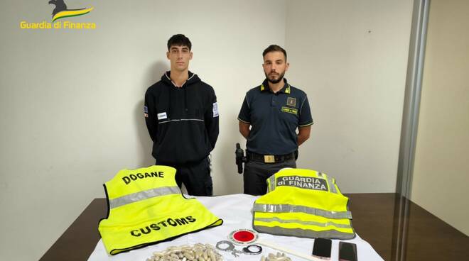 Cocaina dogana aeroporto Pisa ovuli