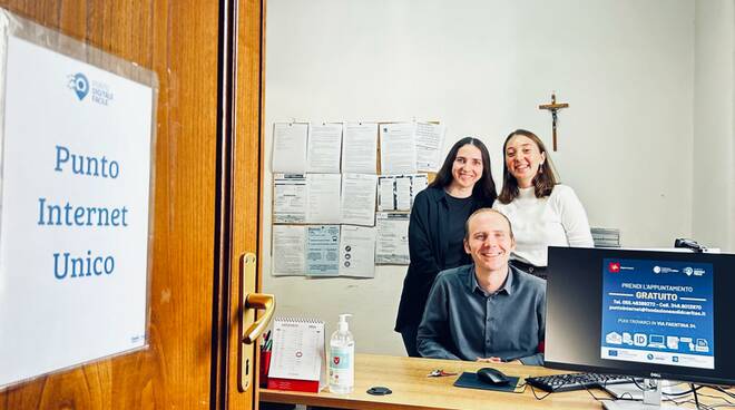 Dallo Spid alla prenotazione visite mediche: a Firenze il Punto digitale facile per i più fragili